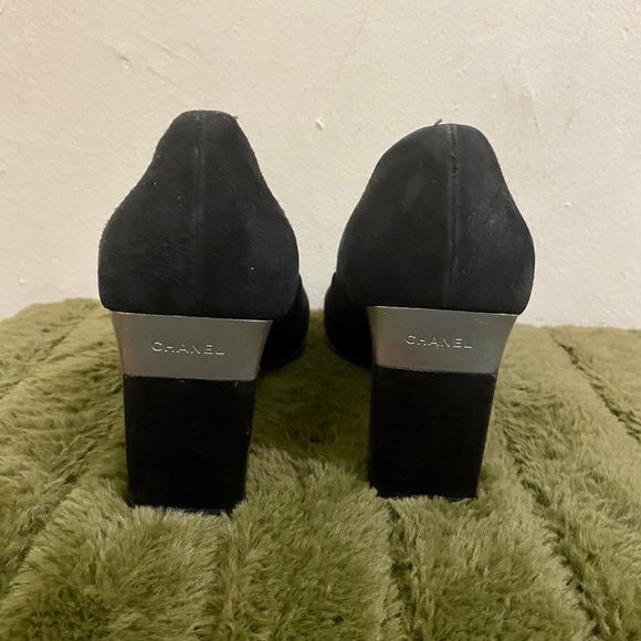 Black CHANEL Elegant Heels - Picture 3 of 7